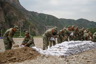 A-史密斯：湖人一到大场面就达不到期望 科比雕像揭幕他们也输了